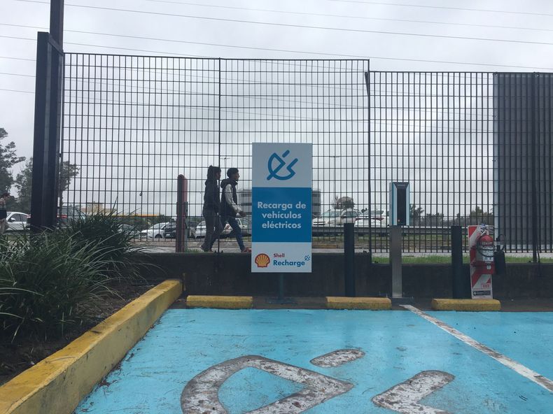 ENCHUFE. Estación de recarga en el Paseo Champgnat.&nbsp;