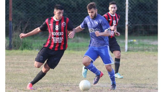 POR LA COPA. Villa Rosa y Unión, dos de los equipos que apuntan al playoff..