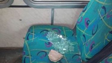 La piedra que hirió a un pasajero de la línea 520..
