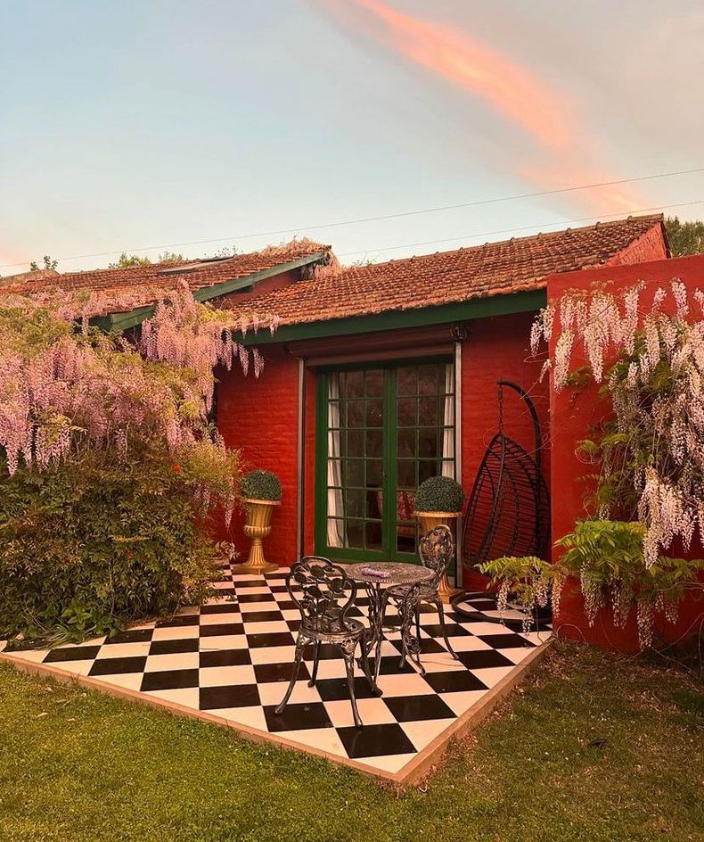 El jardín de la casa de la China Suárez en Pilar. 