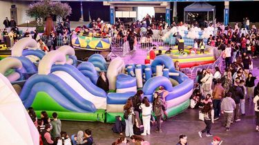 DE TODO. Inflables, zona gamer y juegos en Parque Pilar.