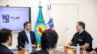 Federico Achával junto al ministro de Seguridad de la provincia de Buenos Aires, Javier Alonso.