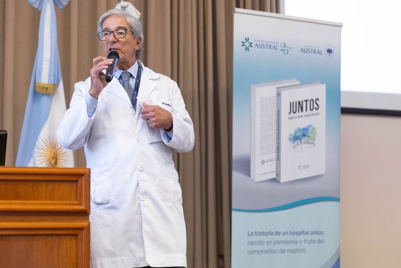 Fernando Iudica, director médico del Hospital Universitario Austral, durante la presentación del libro JUNTOS.
