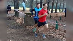 Los atletas, en plena competencia..