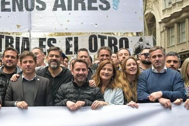 MARCHA. Achával se movilizó al Congreso junto a Axel Kicillof.