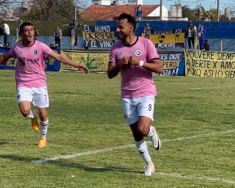 GOLEADOR. Eloy Rodríguez festeja su sexto gol en el Clausura. Santiago Ávila se suma.