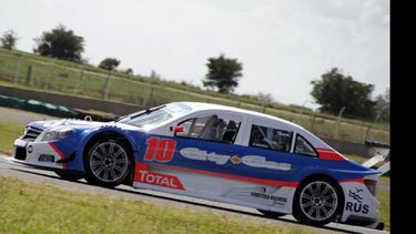 ESPECTANTE. Con su Mercedes, Azar clasificó 6º en Paraná..