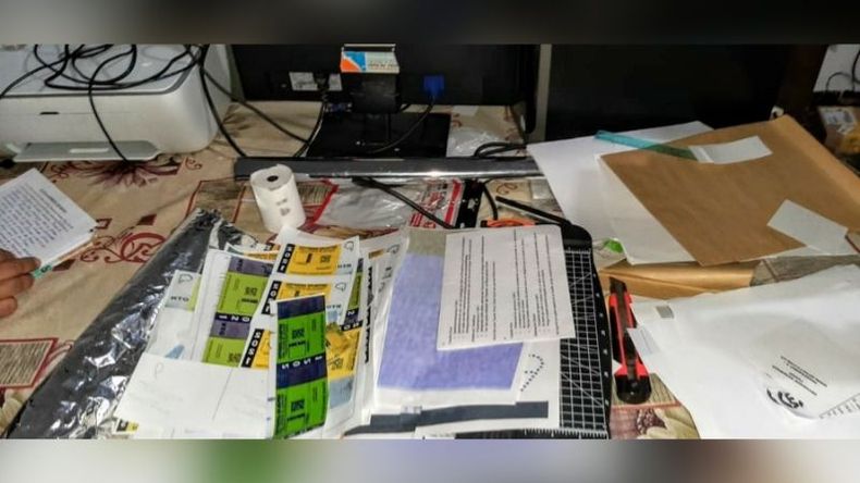 Parte de los elementos incautados..