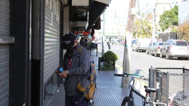 PERSIANAS BAJAS. El comercio es uno de los sectores más afectados por la pandemia..