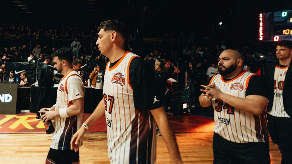 Marín Molina ingresando con los Turkish Knicks