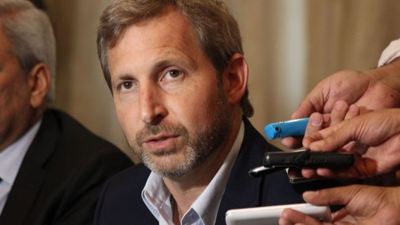 ANUNCIO. El ministro del Interior, Rogelio Frigerio, dio a conocer la noticia este mediodía. .