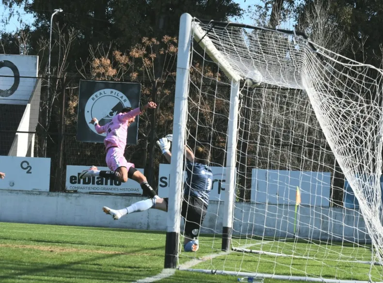 El gol de Eloy Rodr&iacute;guez para abrir el marcador.&nbsp;