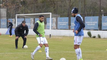 PELOTA. Nahuel Ríos y Eloy Rodríguez a puro toque.