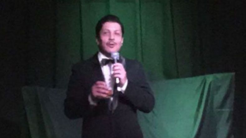 Pángaro clásico. Muy buen show el que dio Sergio Pángaro en la noche del sábado, sobre el escenario de Regio Bistró (ubicado en el complejo La Aldea). Con su impronta vintage, postura de dani y humor fino, el cantante hizo un repaso por clásicos de las décadas del ’40 y ’50, abarcando tanto a joyas del jazz como a Doménico Modugno. .