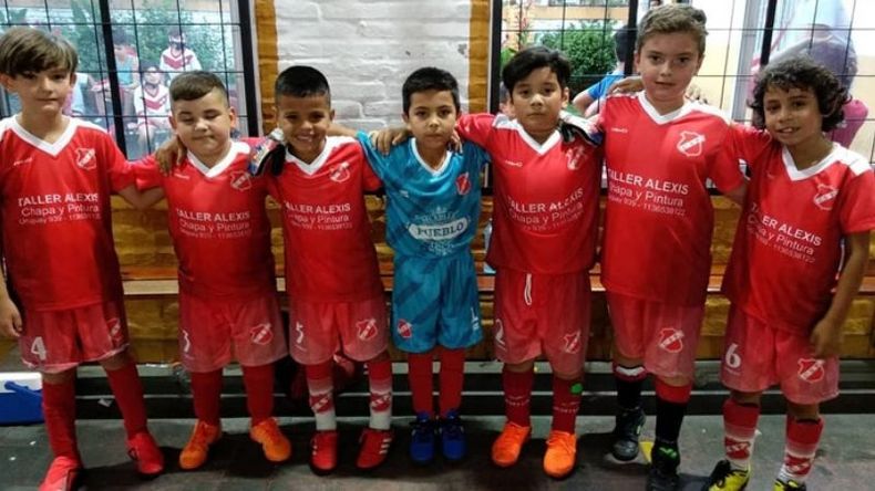 TRIUNFO. La categoría 2013 de Sportivo Pilar que ganó en Castelar..
