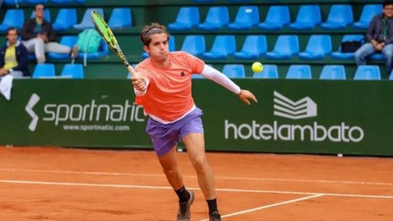 DE VOLEA. El tenista pilarense avanza en el torneo ecuatoriano..