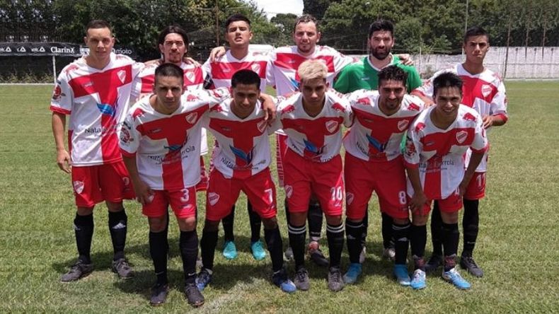PRIMER GRITO. El equipo de Atlético Toro que festejó en el Verano..