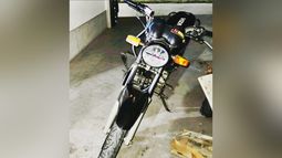 El motor de la moto correspondía a un rodado que había sido robado en septiembre del año pasado en Berazategui. El motor de la moto correspondía a un rodado que había sido robado en septiembre del año pasado en Berazategui.