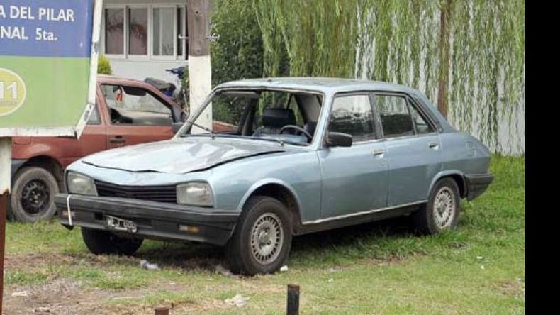 El Peugeot con el que García atropelló a la víctima..