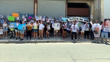 Familiares y amigos de la mujer que murió en un accidente en ruta 6 se manifestaron en Luján.