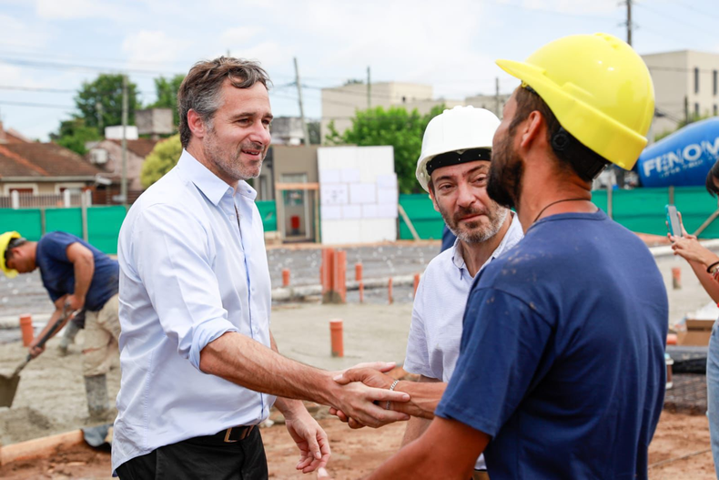 El intendente Federico Ach&aacute;val recorri&oacute; las obras del futuro edificio.&nbsp;