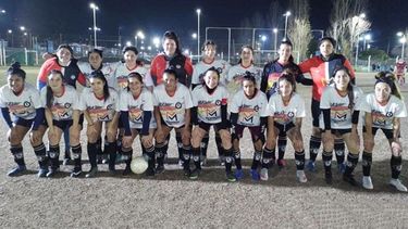 EQUIPO. Las chicas de Katanes FC siguen en la lucha por el título..