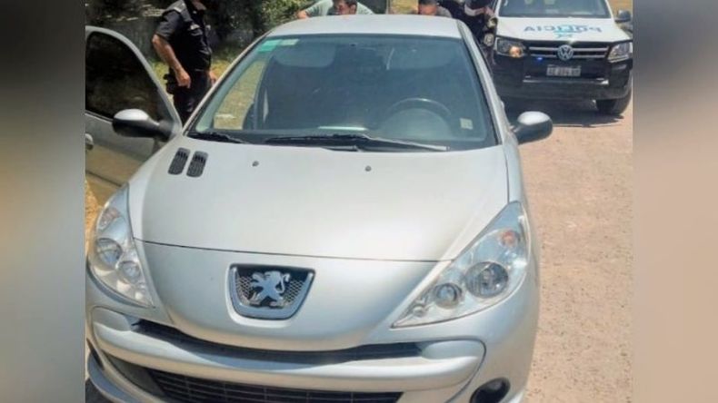 PEUGEOT. El vehículo en el que se desplazaban los dos aprehendidos..