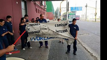 BLOQUEO. Trabajadores de World Color cerraron una imprenta en Avellaneda..