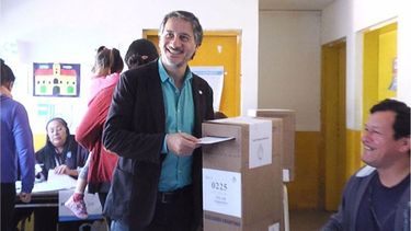 VOTO CANTADO. Walter Roldán emitiendo el sufragio en 2017..