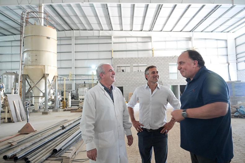 ACHVAL DURANTE LA RECORIDA Las Heras se destaca por su industria ganadera lctea y chacinados