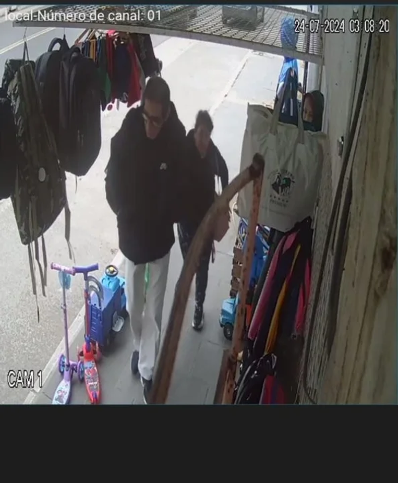 CÁMARA. Haciéndose pasar por su pareja, se tomaron un micro hasta la localidad de Esquina.