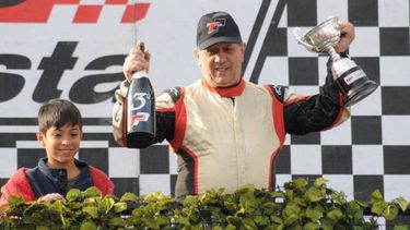 Arguissain, con el champán y la copa..