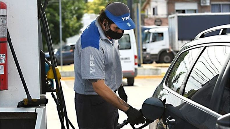 POR AHORA NO. El aumento del combustible se postergó por al menos 3 meses..