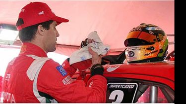 Matías Rossi, ayer, en los preparativos antes de los ensayos en La Plata..
