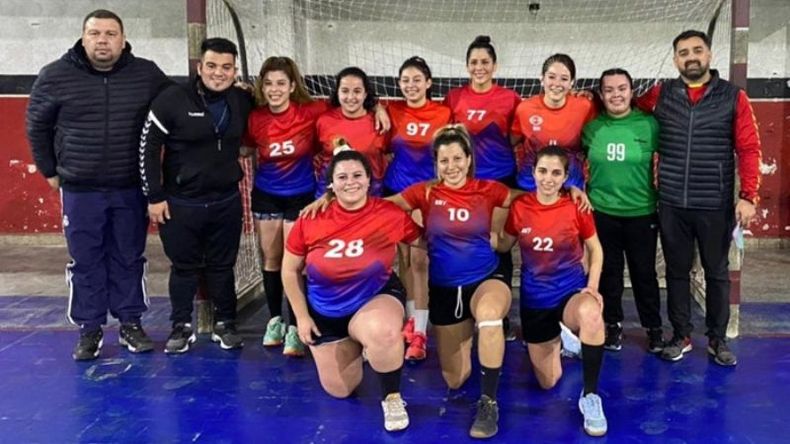 El equipo superior femenino de la Escuela Municipal de Handball..