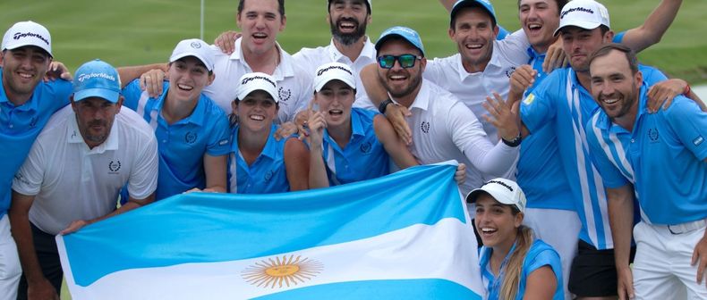 BANDERA. Los integrantes del equipo argentino festejan la consagración en Pilar Golf.