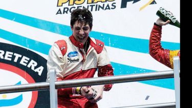 Perlito debutó este año en la 8ª fecha del TC Pista Mouras con una victoria..