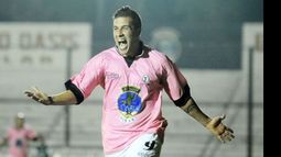 (Heva). Nicolás está feliz. Martínez Vargas festeja el primero de la noche..