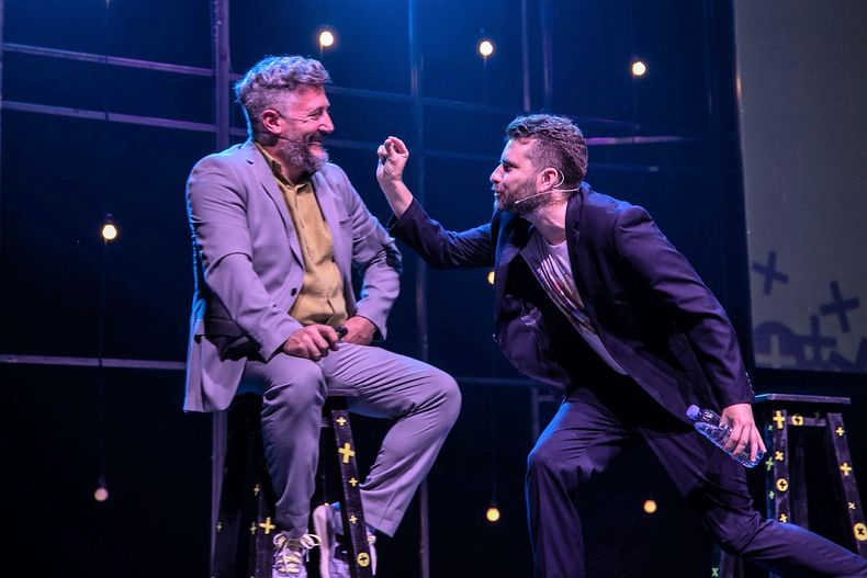 Pablo Fábregas y Fernando Sanjiao se presentarán este domingo con Más comedia en el Teatro Gran Pilar.&nbsp;