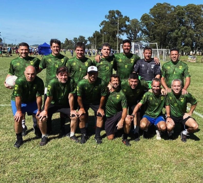 FORMACIÓN. Arriba: Javier Marone, Martín Figueredo, Bernardo Álvarez Lembeye, Matías Álvarez Lembeye, Nicolás Tabarez, Marcos Coppini, Joaquín Vega. Abajo: Nicolás Fulco, Sergio Terré, Ramiro Mascali, Hernán Regner, Leo Vidal, Eugenio Giménez y Javier Careri.