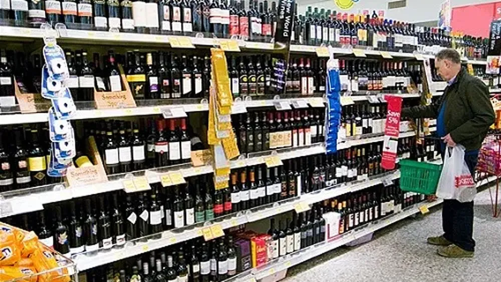 La iniciativa también propone actualizar los horarios de venta y delivery de bebidas, aunque mantiene las restricciones para menores y el Alcohol Cero.