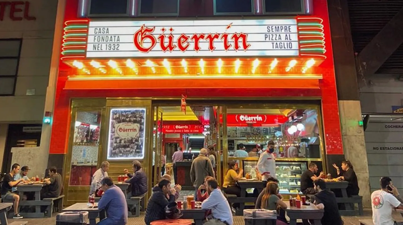 La icónica pizzería cumplió su 90° aniversario. (lamejorpizzeria.com).
