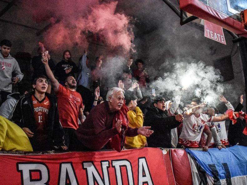 La Banda del Spor le dio color y emoci&oacute;n a la victoria del Rojo en La Caldera.