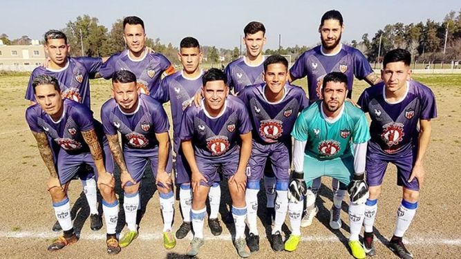 VICTORIA. La formación de Metalúrgico que ganó en la Ciudad Deportiva. (FOTO: MARIO CACEREZ). .