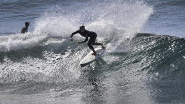 Lucía Cosoletto en las aguas de Punta Lobos (Chile).