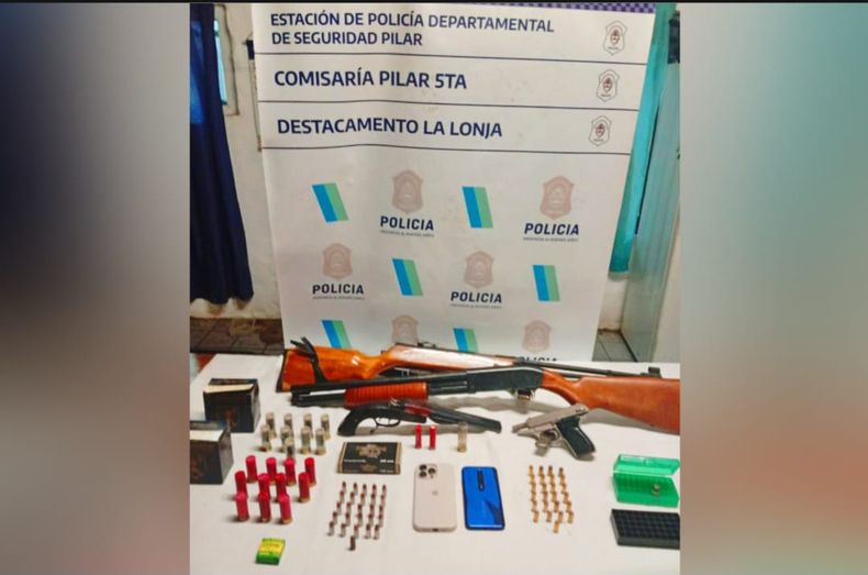 ARSENAL. En la casa habitada por el joven y su madre, la policía halló armas y municiones.&nbsp;