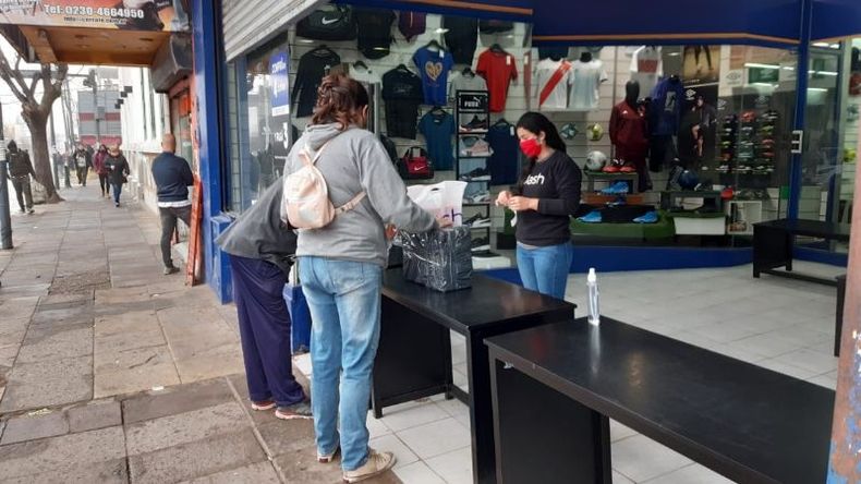 Casa de deportes en la calle Rivadavia..