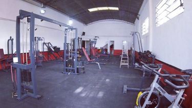 sportivo abrio su gimnasio de musculacion