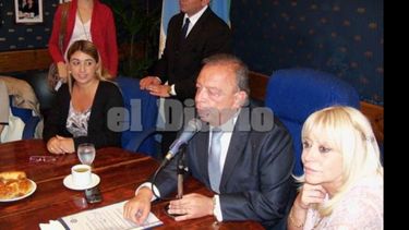 Zúccaro anunció el aumento para los municipales, ayer, en el Salón V Centenario..