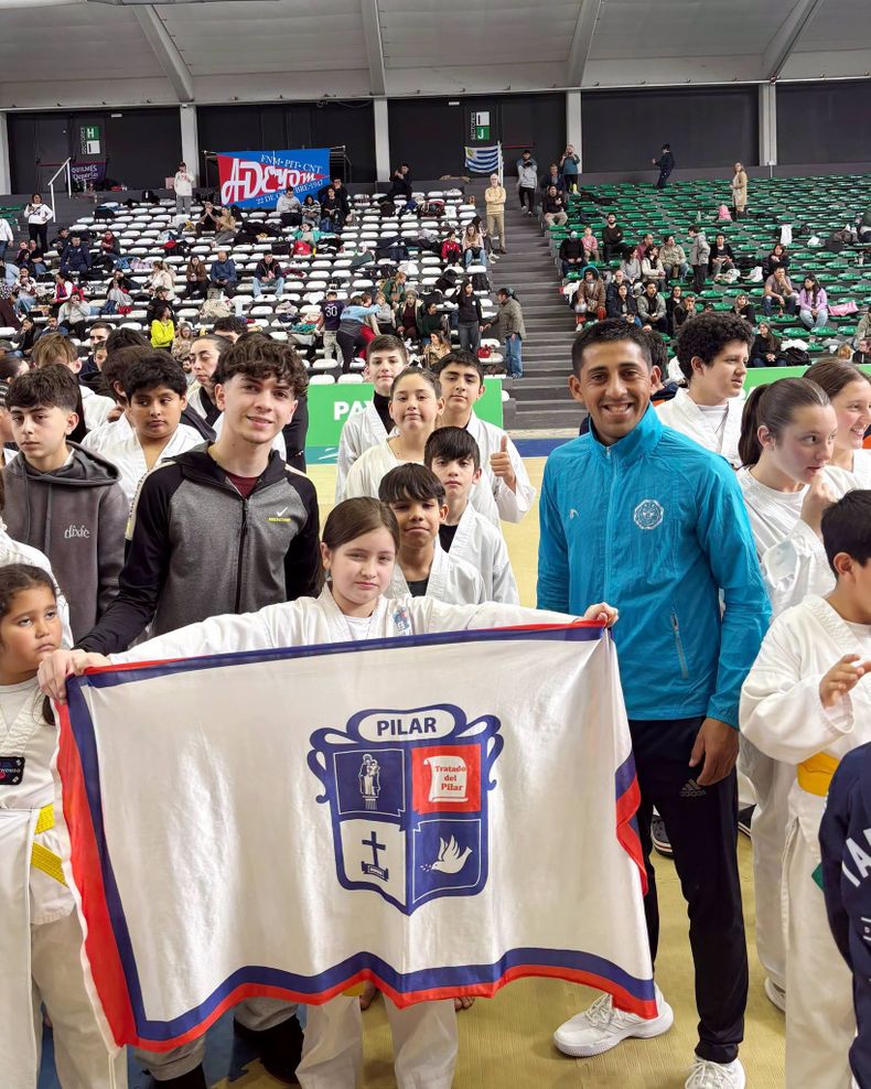 La delegación de la Escuela Municipal, en la presentación del Open Paysandú.
